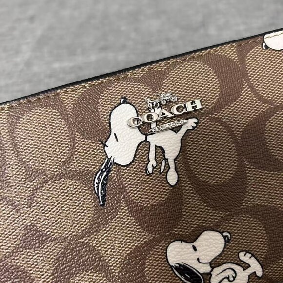 NEW COACH PEANUTS Round Zip Long Wallet Snoopy Black Round Zipper - Picture 7 of 9